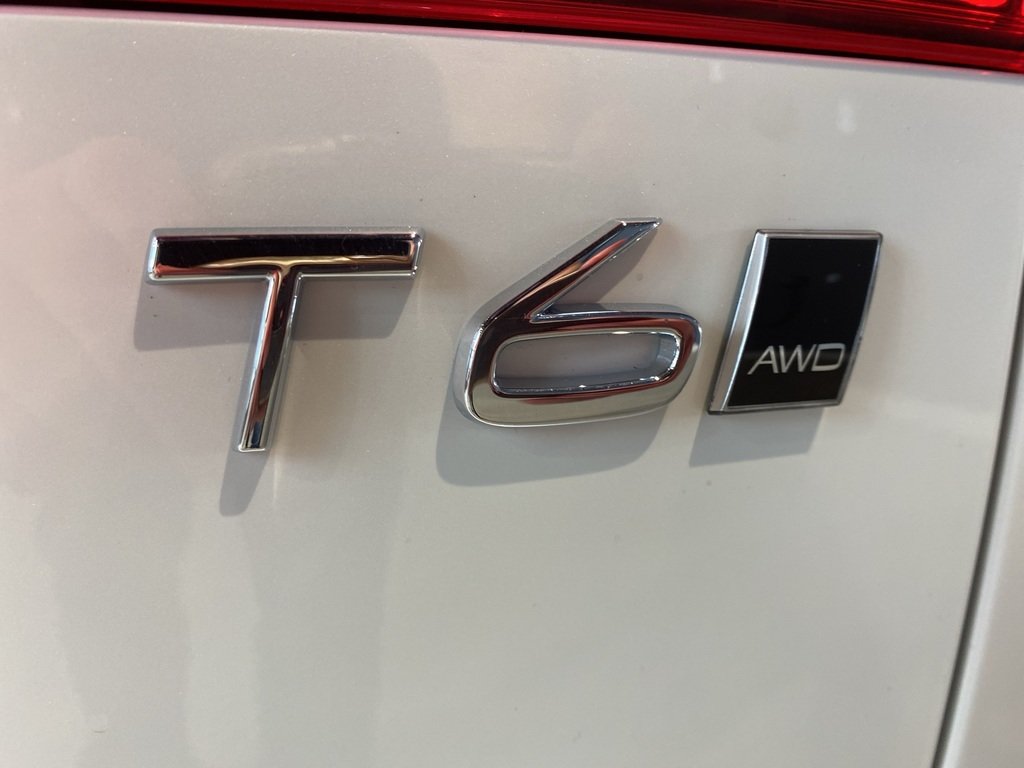 2019 Volvo XC60 T6 AWD Momentum-25
