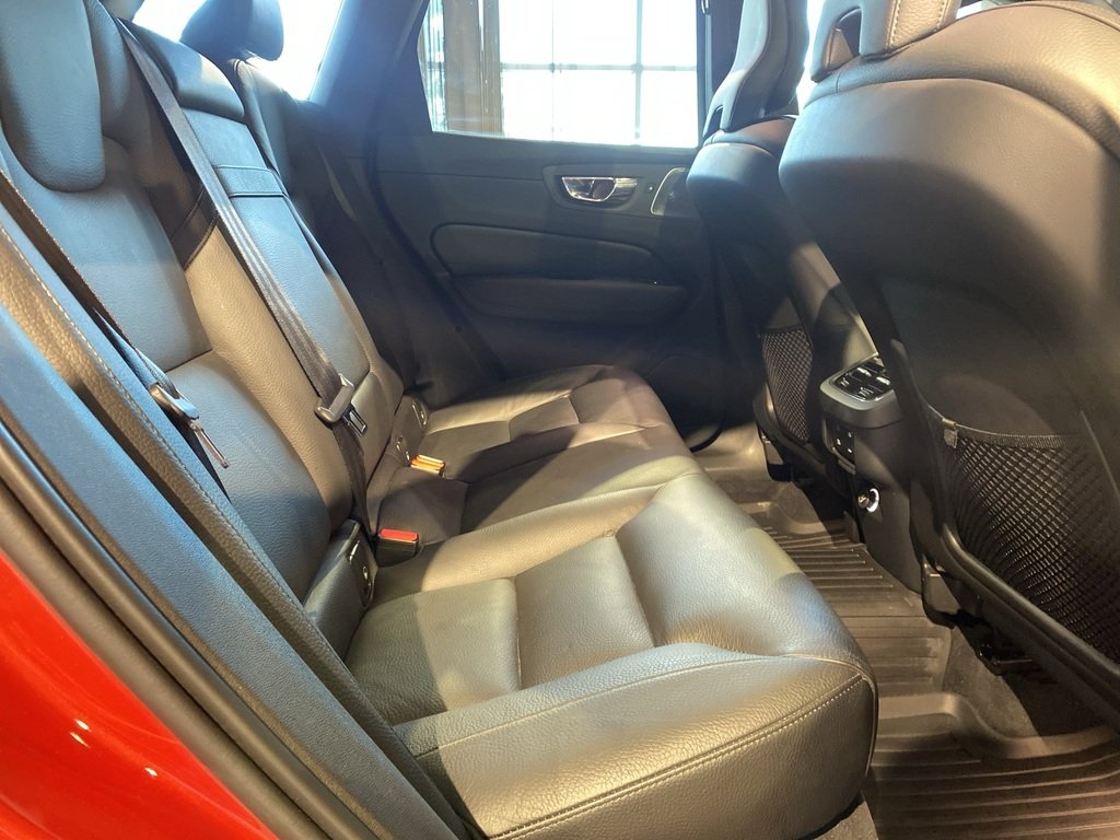 2020 Volvo XC60 T6 AWD R-Design-21