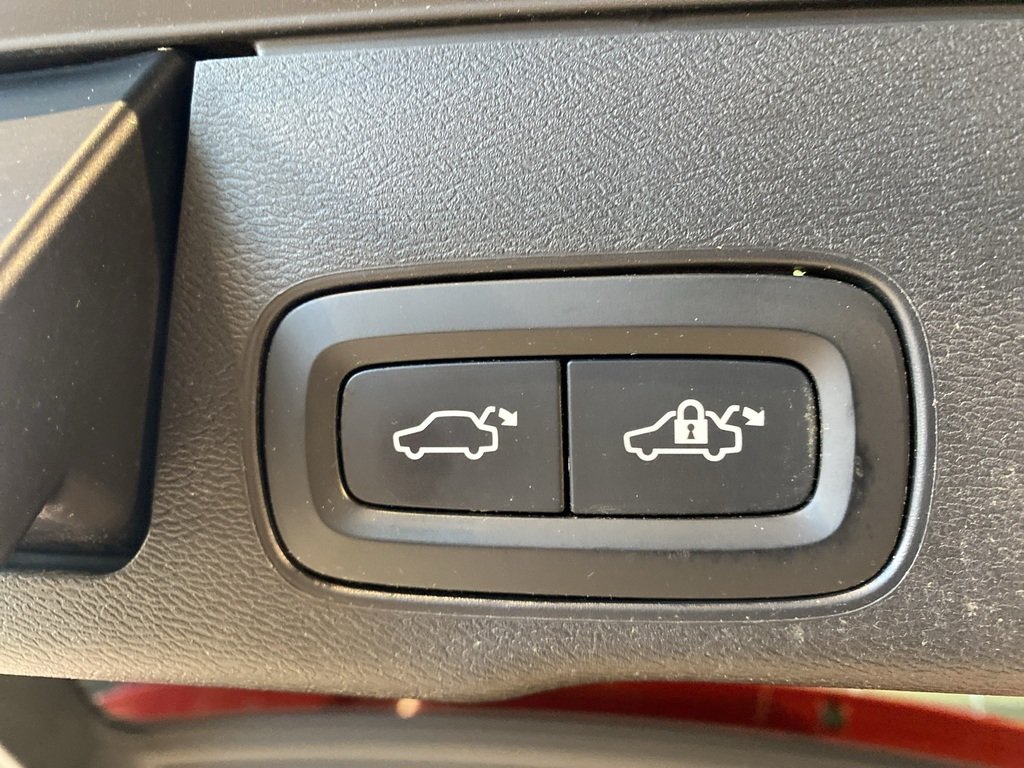 2020 Volvo XC60 T6 AWD R-Design-20