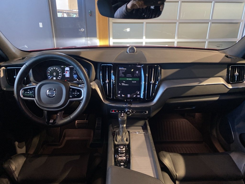 2020 Volvo XC60 T6 AWD R-Design-10