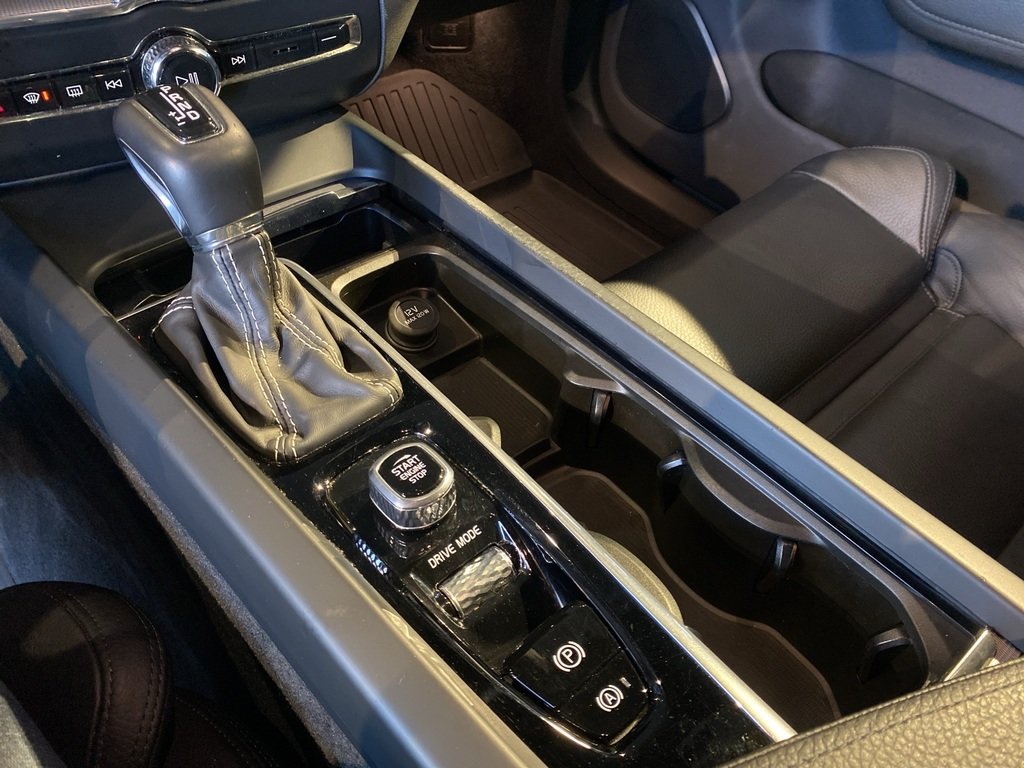 2020 Volvo XC60 T6 AWD R-Design-12
