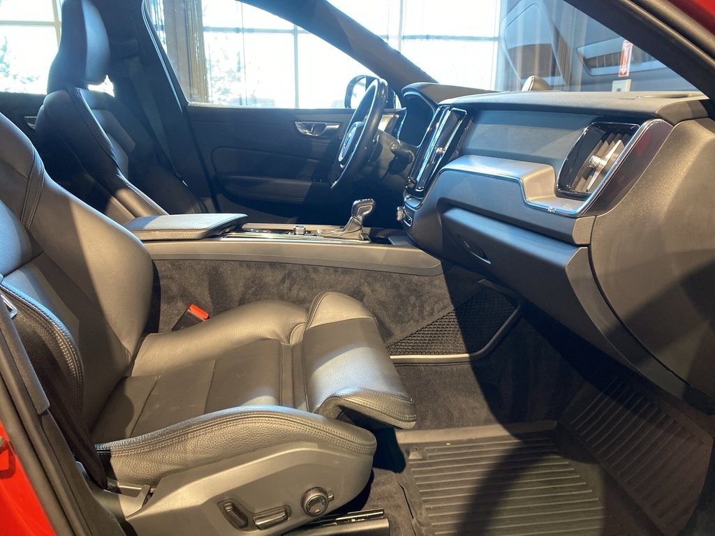 2020 Volvo XC60 T6 AWD R-Design-22