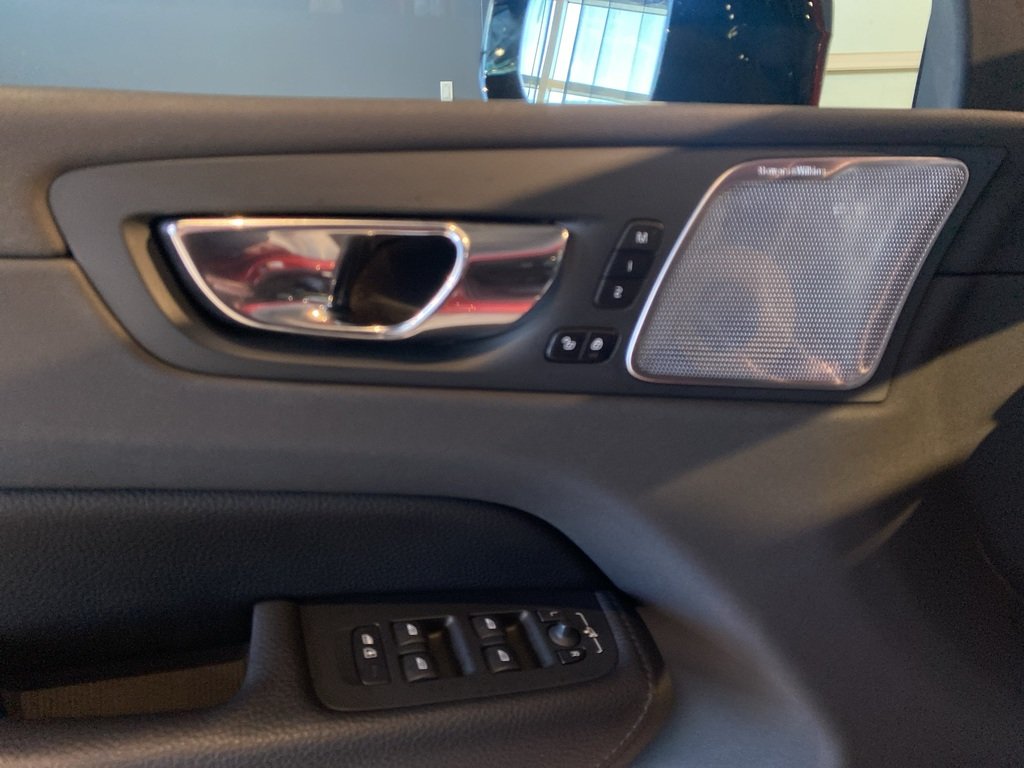 2020 Volvo XC60 T6 AWD R-Design-11