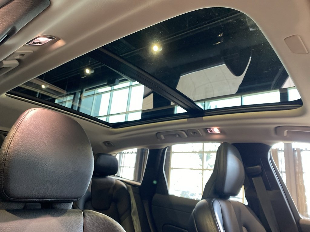 2021 Volvo XC60 T6 AWD Momentum-24