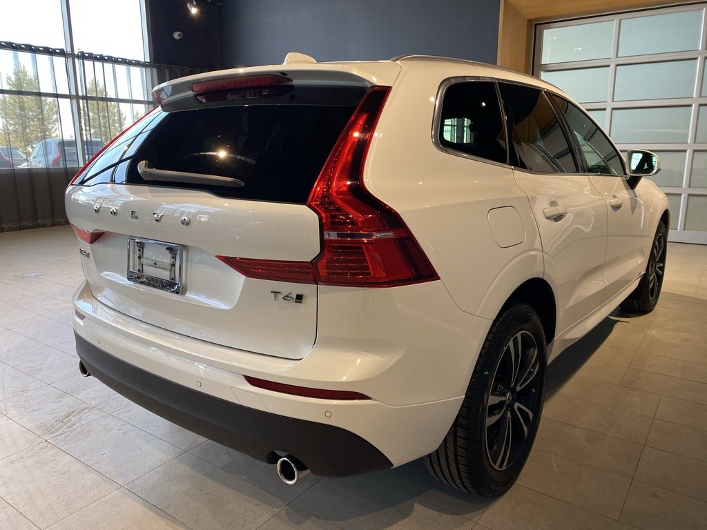 2021 Volvo XC60 T6 AWD Momentum-4