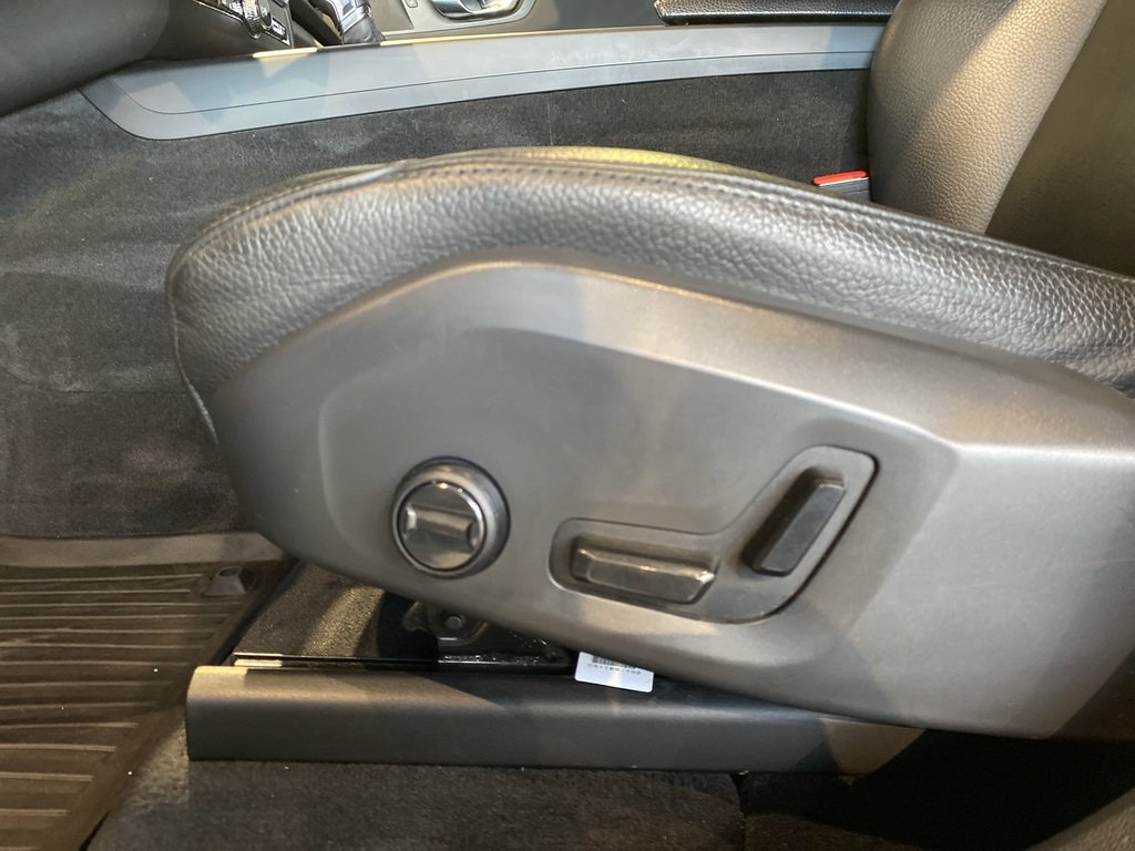 2021 Volvo XC60 T6 AWD Momentum-13