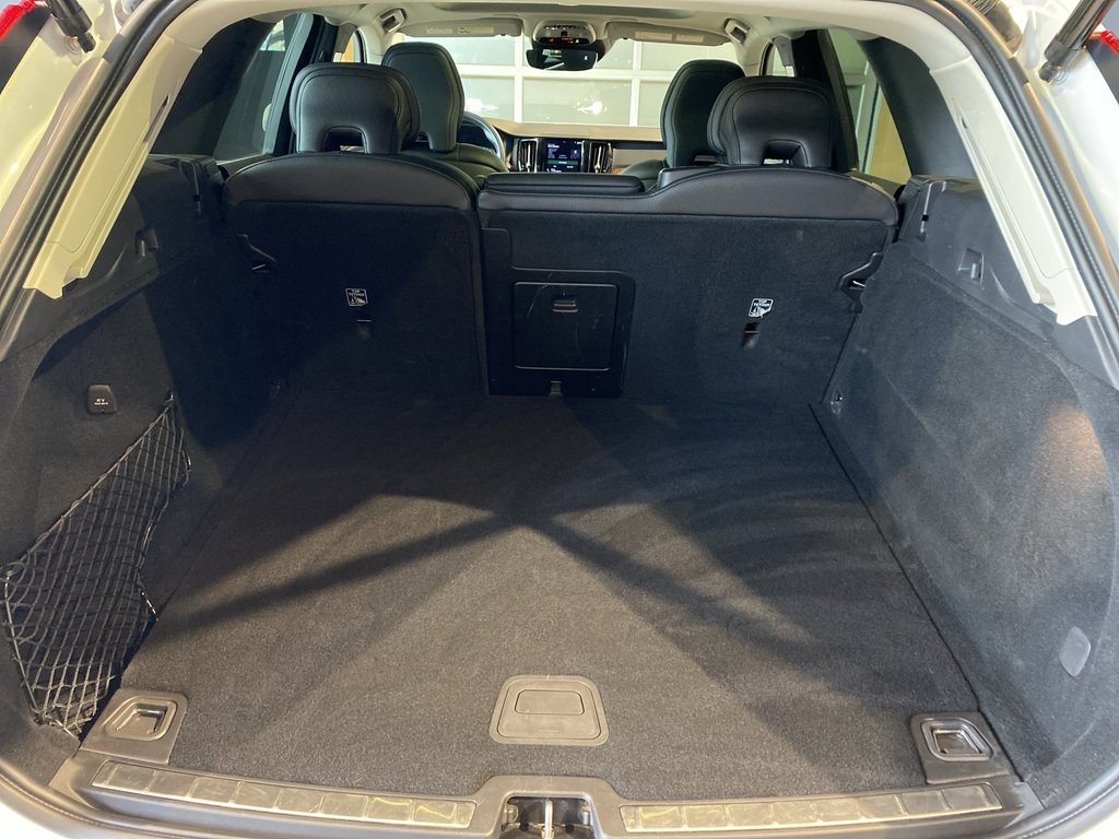 2021 Volvo XC60 T6 AWD Momentum-19
