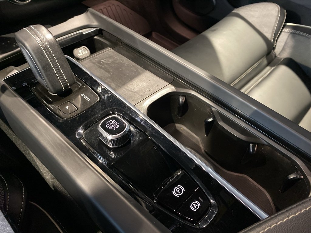 2022 Volvo XC60 Recharge R-Design-12