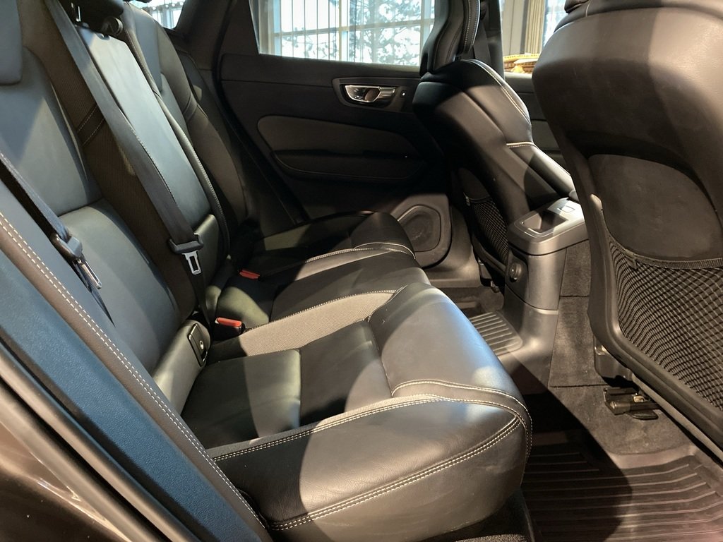 2022 Volvo XC60 Recharge R-Design-21