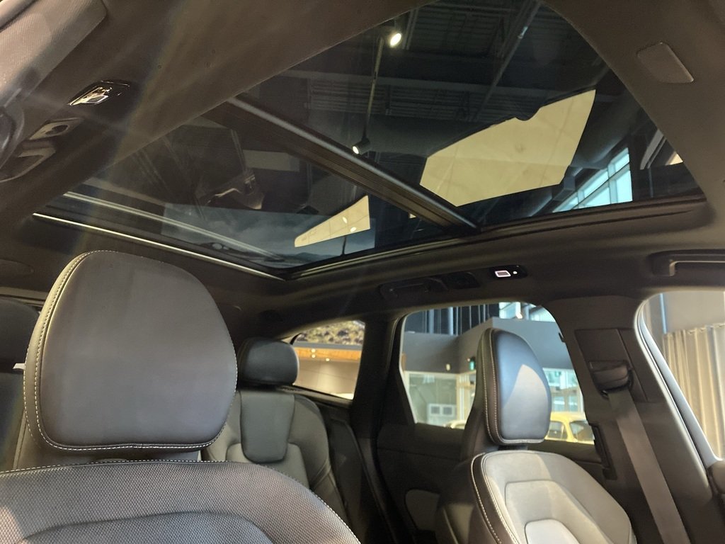 2022 Volvo XC60 Recharge R-Design-24