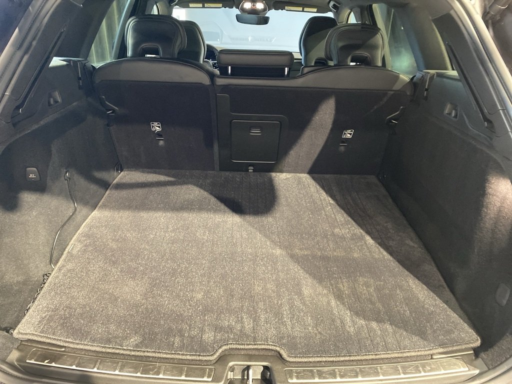 2022 Volvo XC60 Recharge R-Design-19