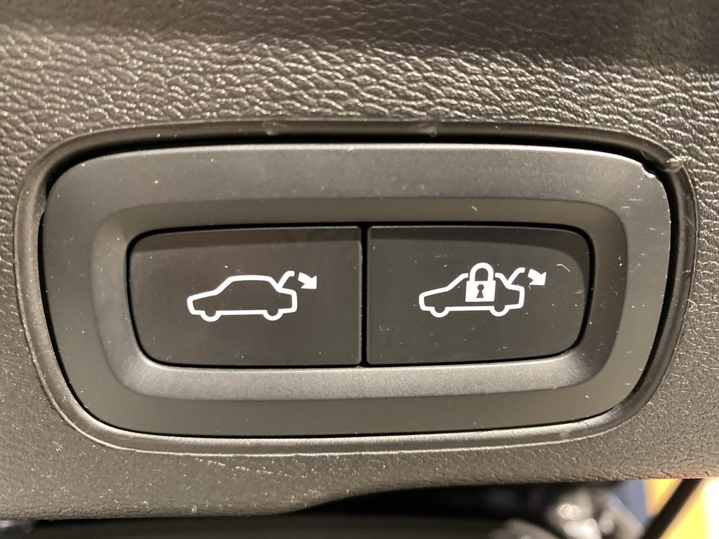 2022 Volvo XC60 Recharge R-Design-20