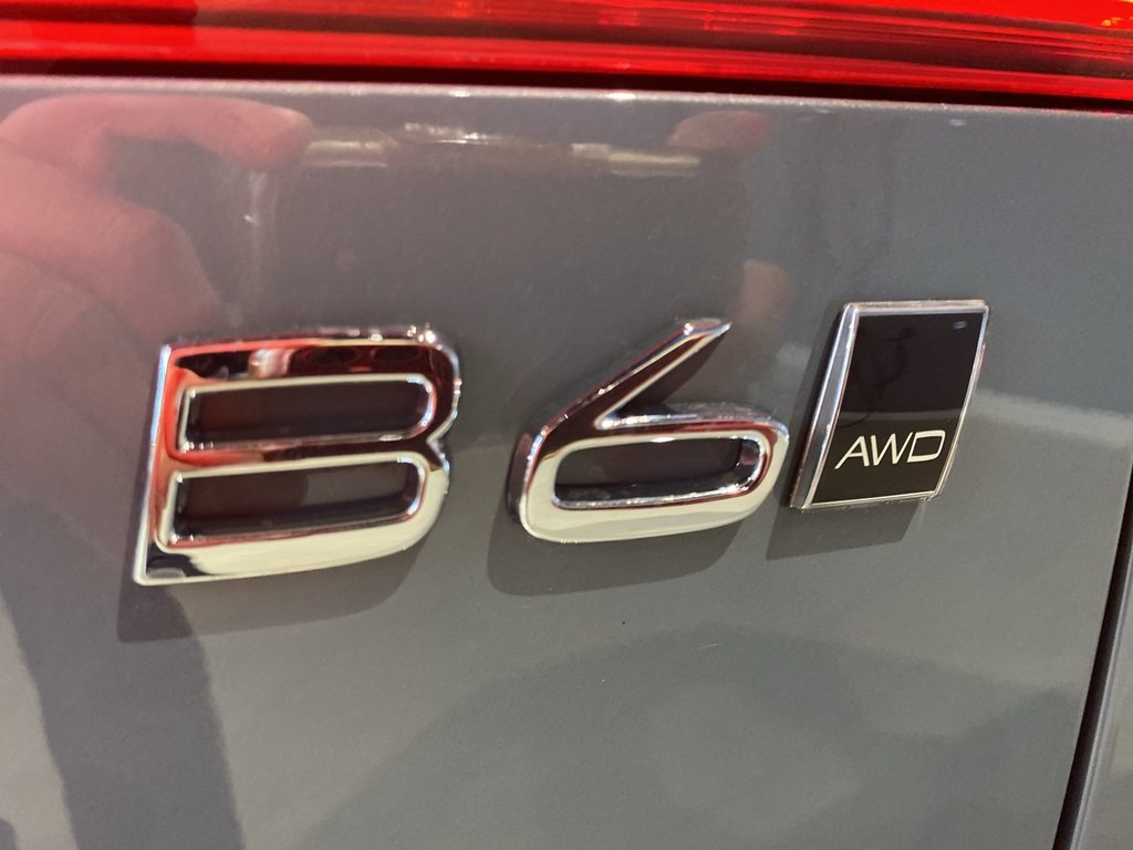 2022 Volvo XC60 B6 AWD Inscription-25