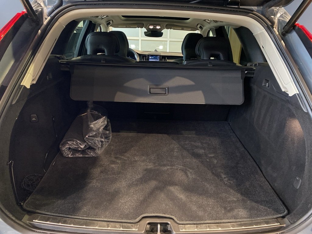 2022 Volvo XC60 B6 AWD Inscription-19