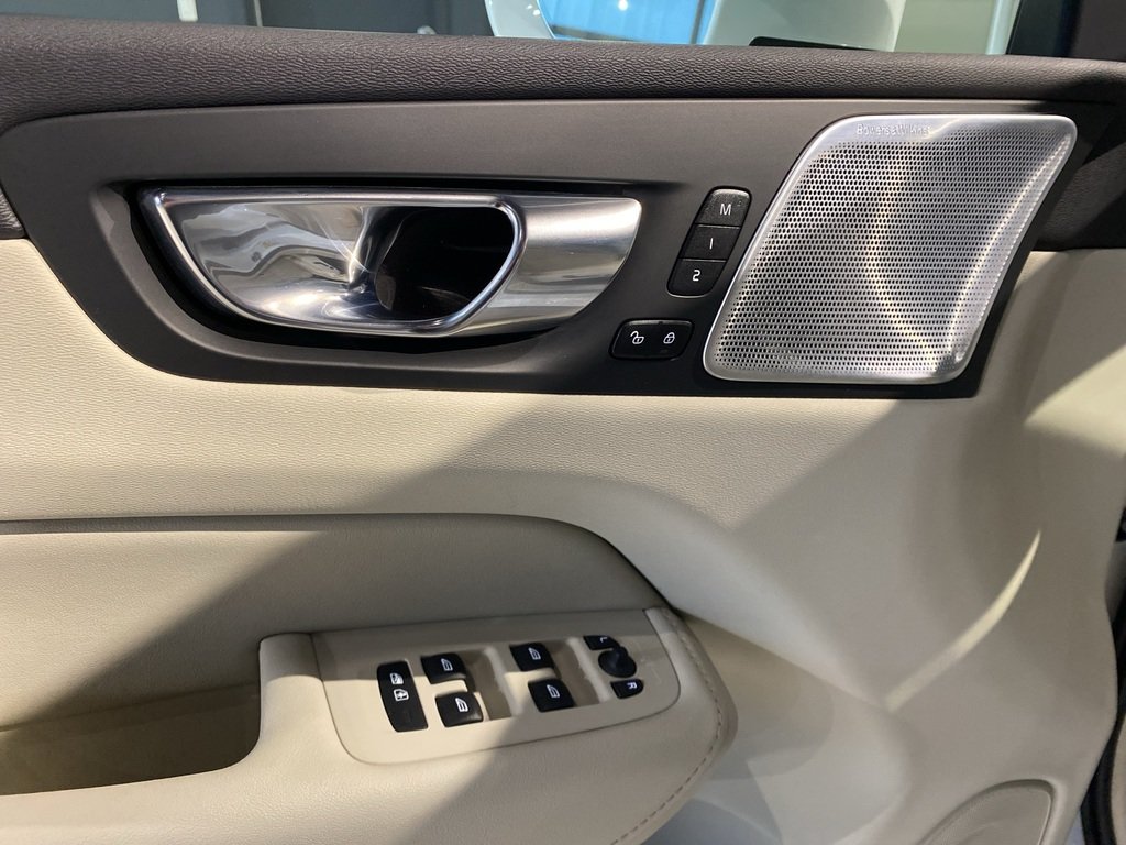 2022 Volvo XC60 B6 AWD Inscription-11