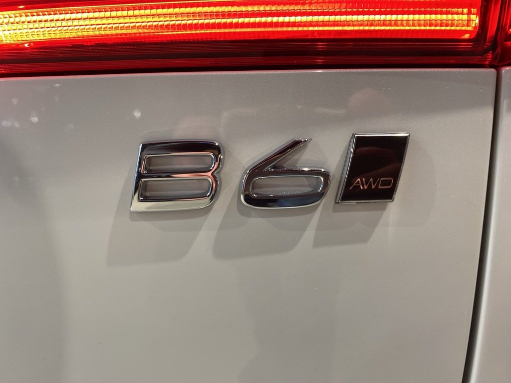 2022 Volvo XC60 B6 AWD Inscription-27