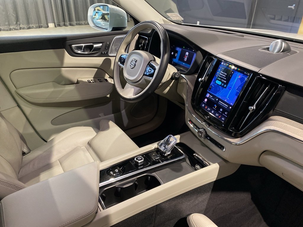 2022 Volvo XC60 B6 AWD Inscription-24