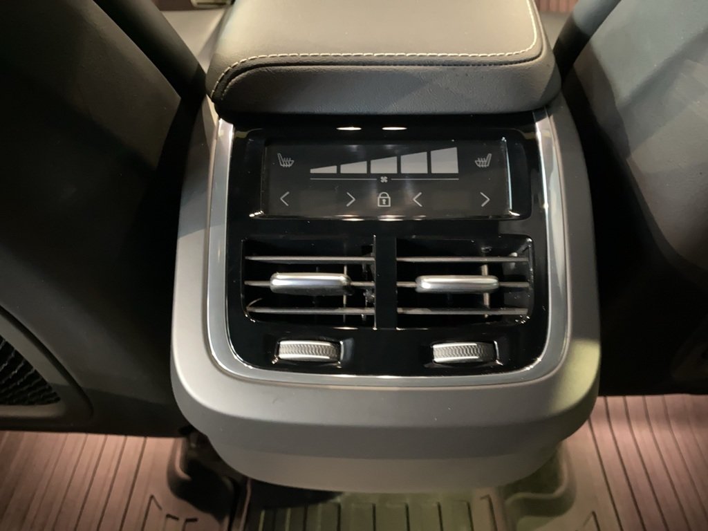 2022 Volvo XC60 B6 AWD R-Design-19
