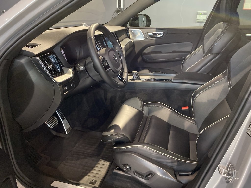 2022 Volvo XC60 B6 AWD R-Design-9