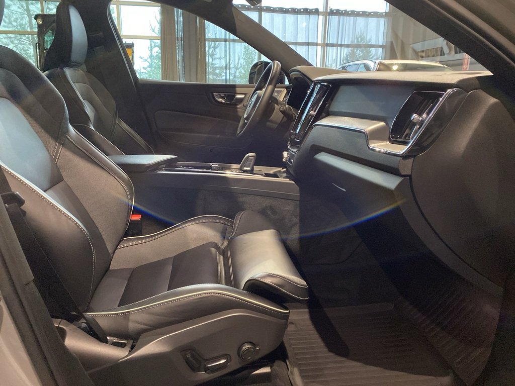 2022 Volvo XC60 B6 AWD R-Design-23