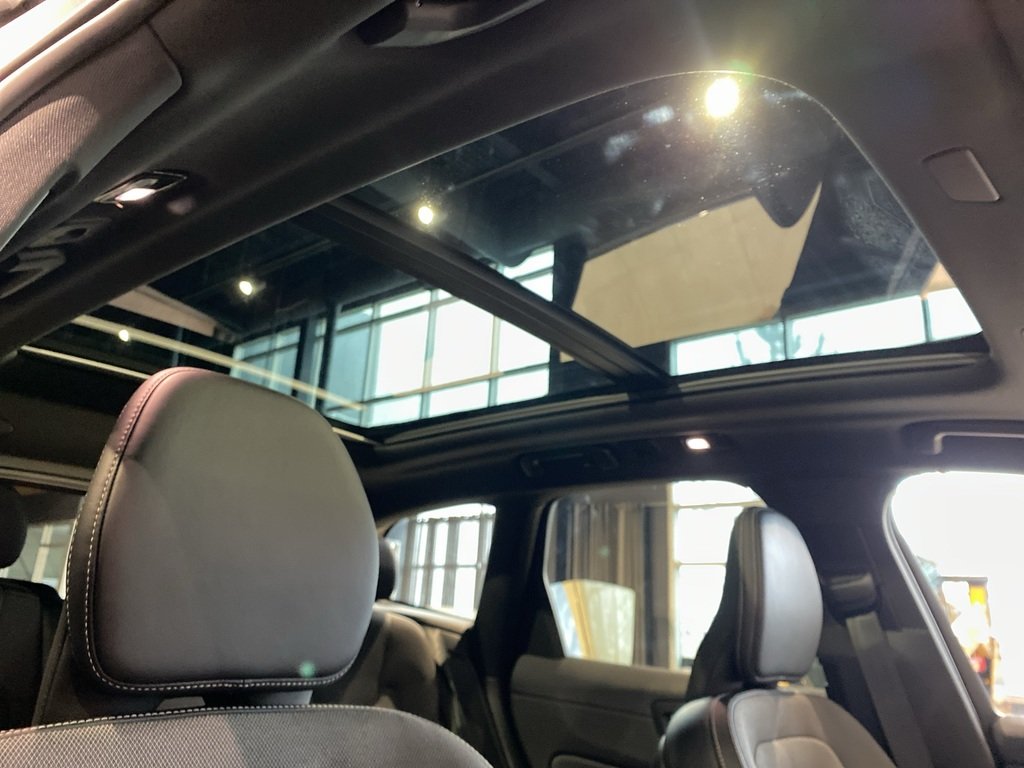 2022 Volvo XC60 B6 AWD R-Design-25