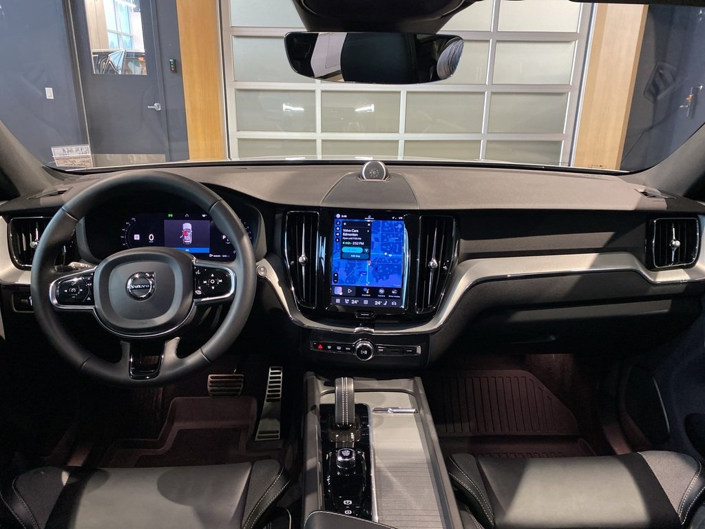2022 Volvo XC60 B6 AWD R-Design-10
