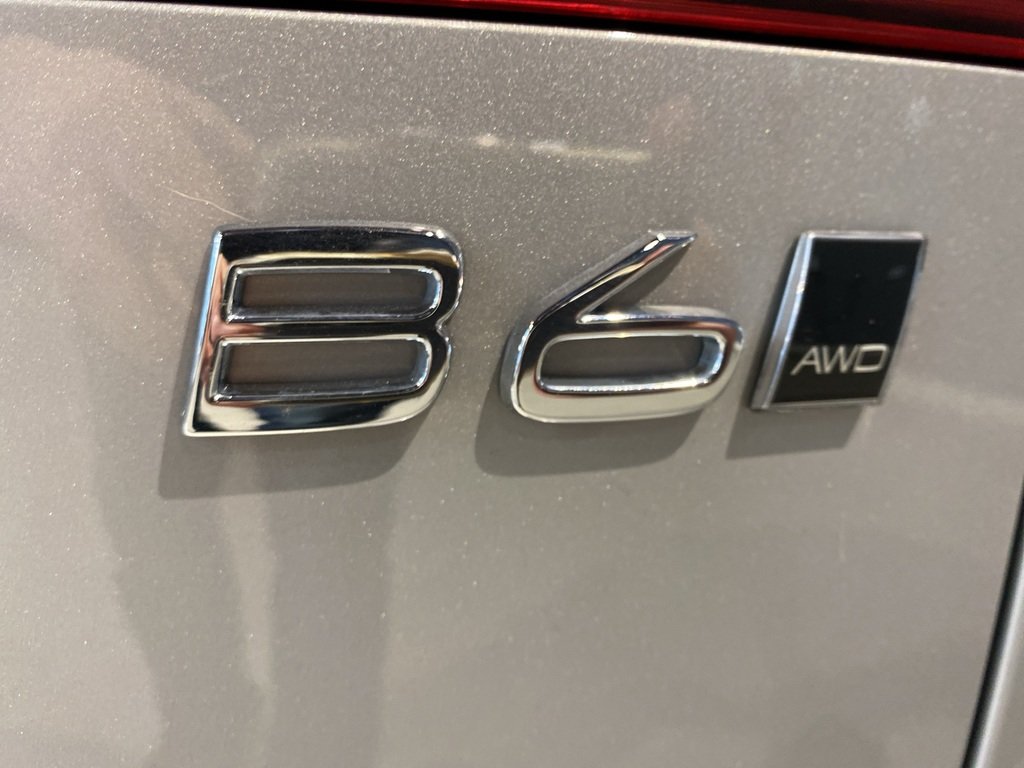 2022 Volvo XC60 B6 AWD R-Design-27