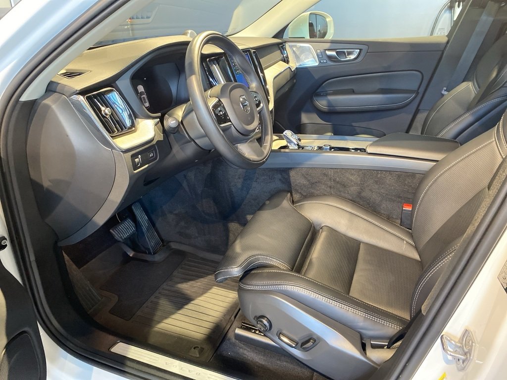 2022 Volvo XC60 B6 AWD Inscription-9