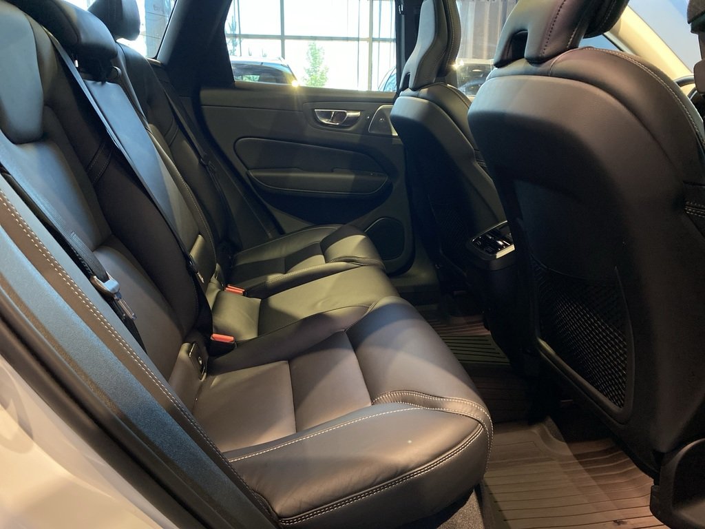 2022 Volvo XC60 B6 AWD Inscription-22