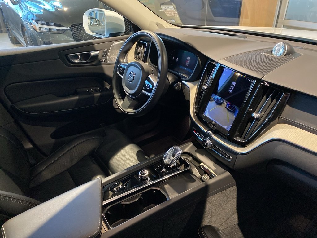 2022 Volvo XC60 B6 AWD Inscription-24