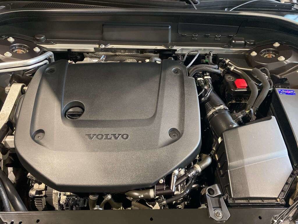 2022 Volvo XC60 B6 AWD Momentum-24