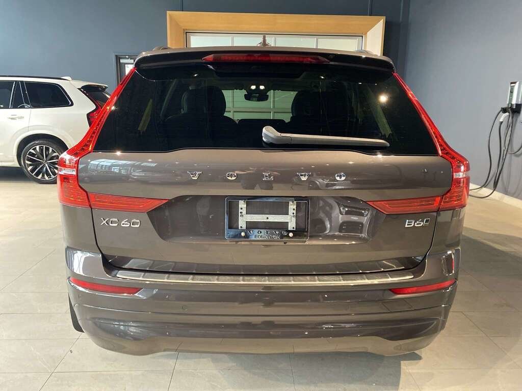 2022 Volvo XC60 B6 AWD Momentum-3