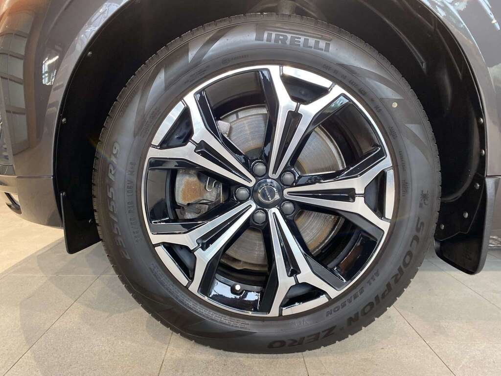 2022 Volvo XC60 B6 AWD Momentum-8