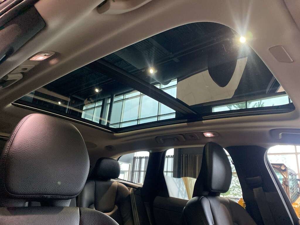 2022 Volvo XC60 B6 AWD Momentum-23