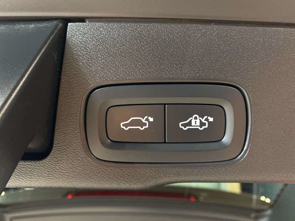 2022 Volvo XC60 B6 AWD Momentum-19
