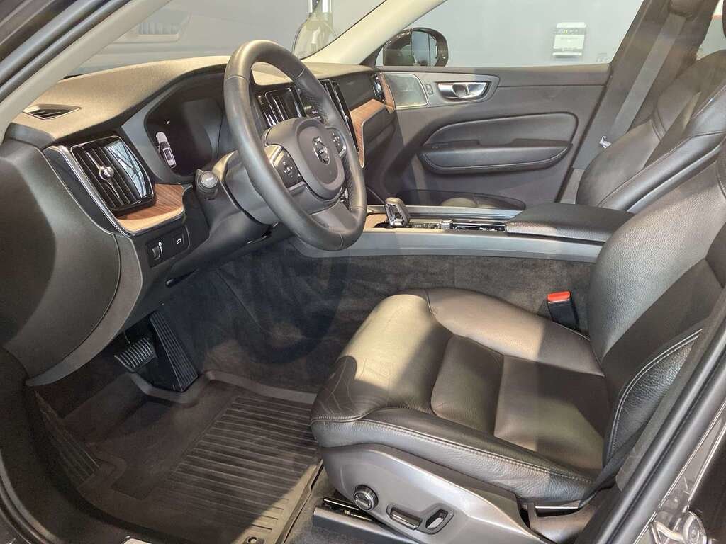 2022 Volvo XC60 B6 AWD Momentum-9