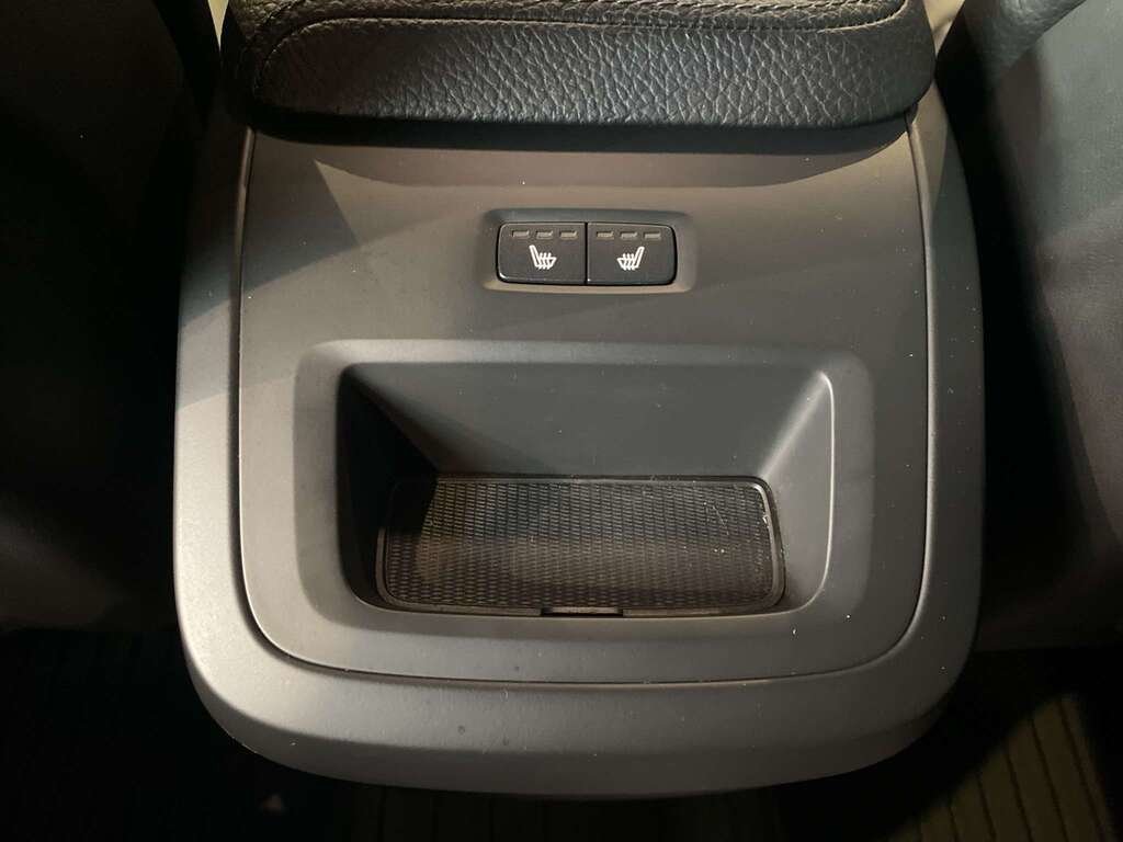 2022 Volvo XC60 B6 AWD Momentum-17