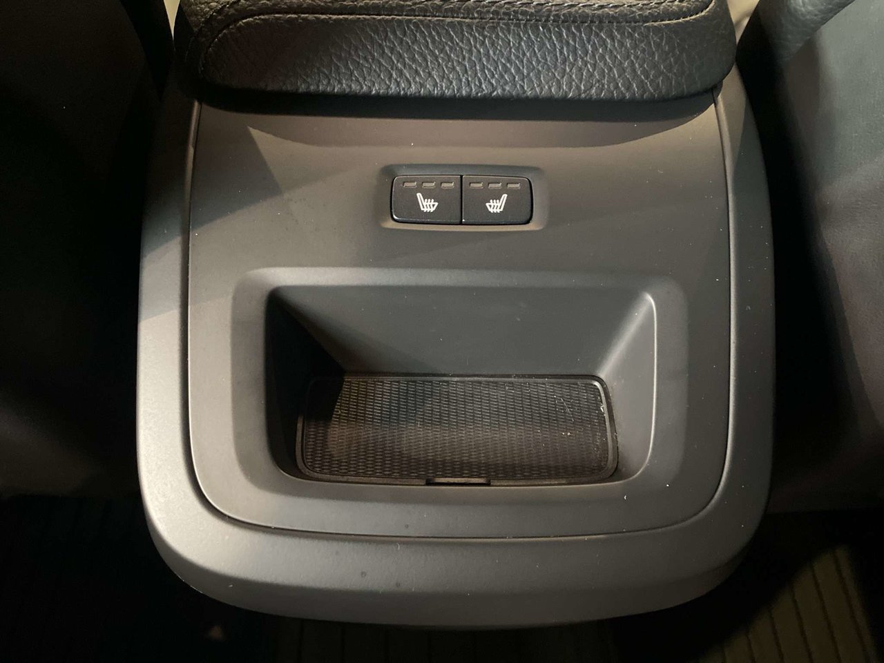 2022 Volvo XC60 B6 AWD Momentum-17