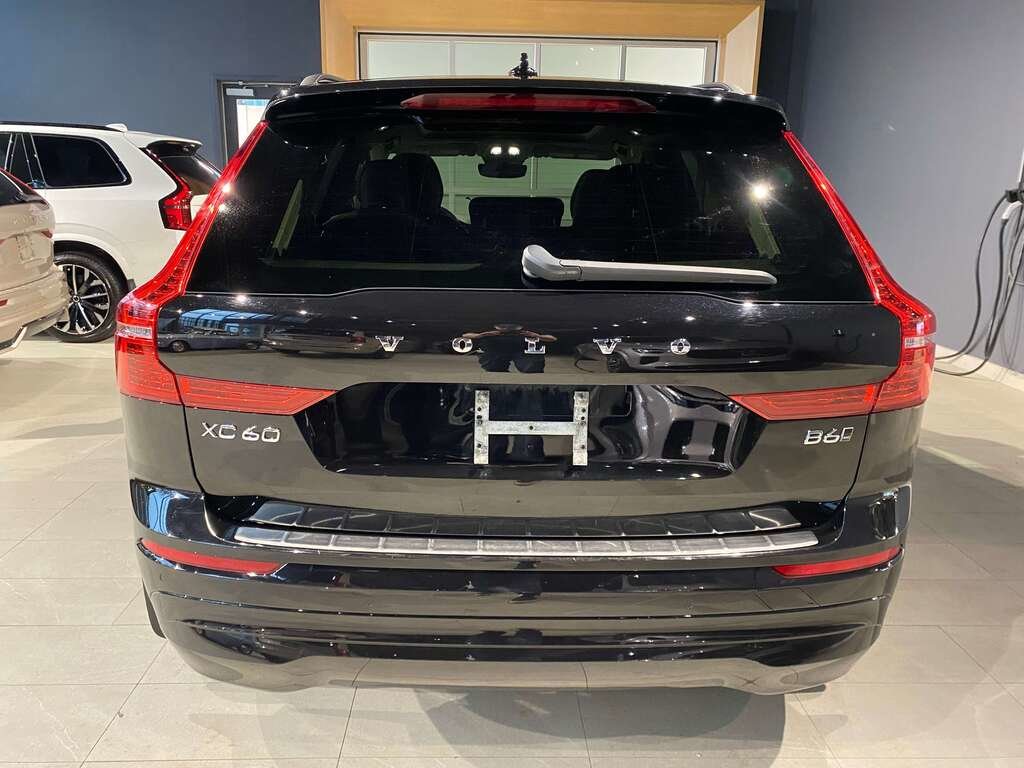 2022 Volvo XC60 B6 AWD Momentum-3
