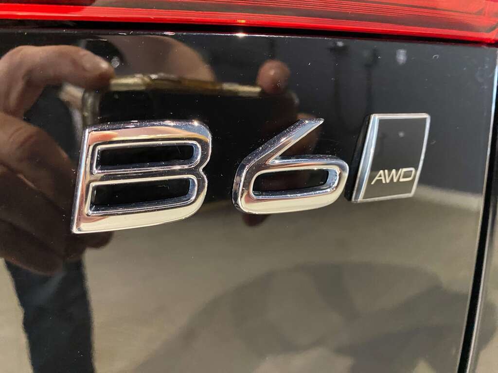 2022 Volvo XC60 B6 AWD Momentum-23