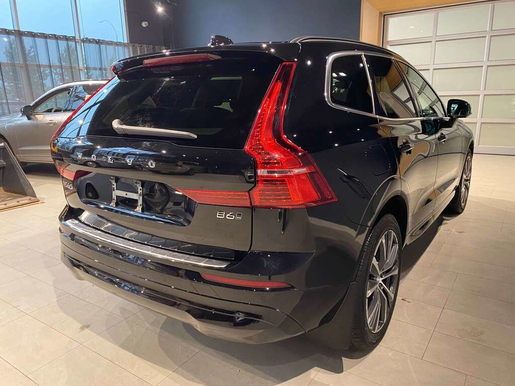 2022 Volvo XC60 B6 AWD Momentum-4