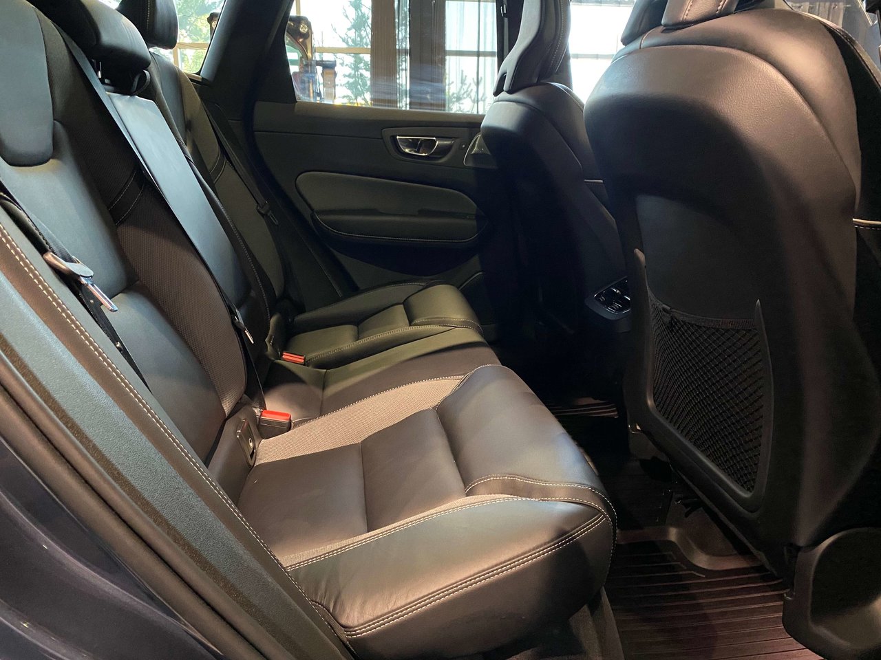 2022 Volvo XC60 B6 AWD R-Design-22