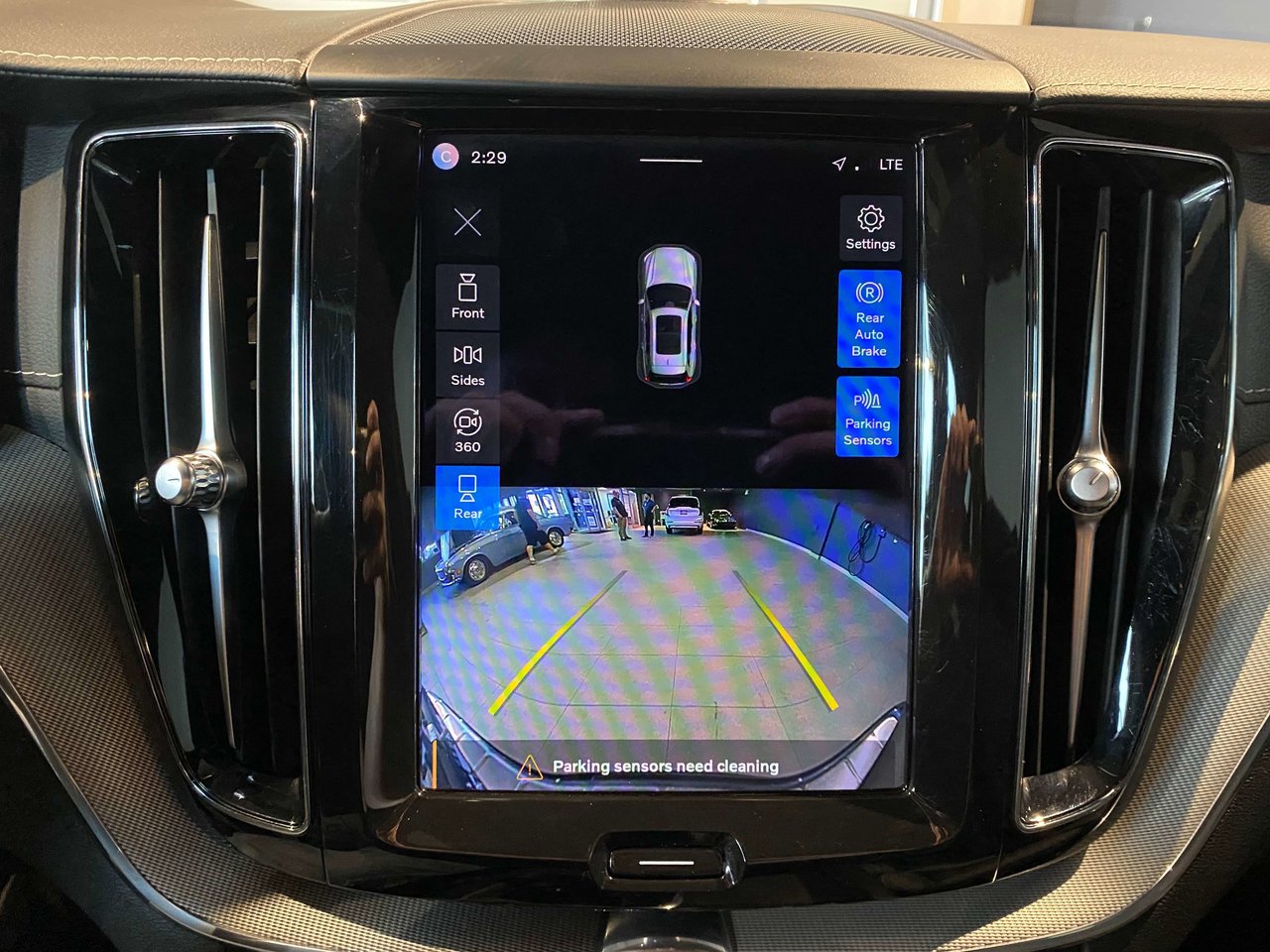 2022 Volvo XC60 B6 AWD R-Design-17
