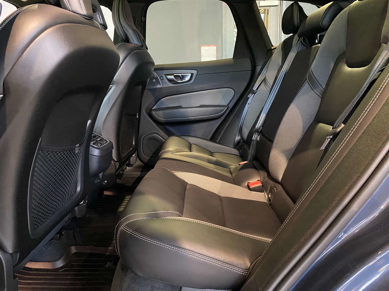 2022 Volvo XC60 B6 AWD R-Design-18
