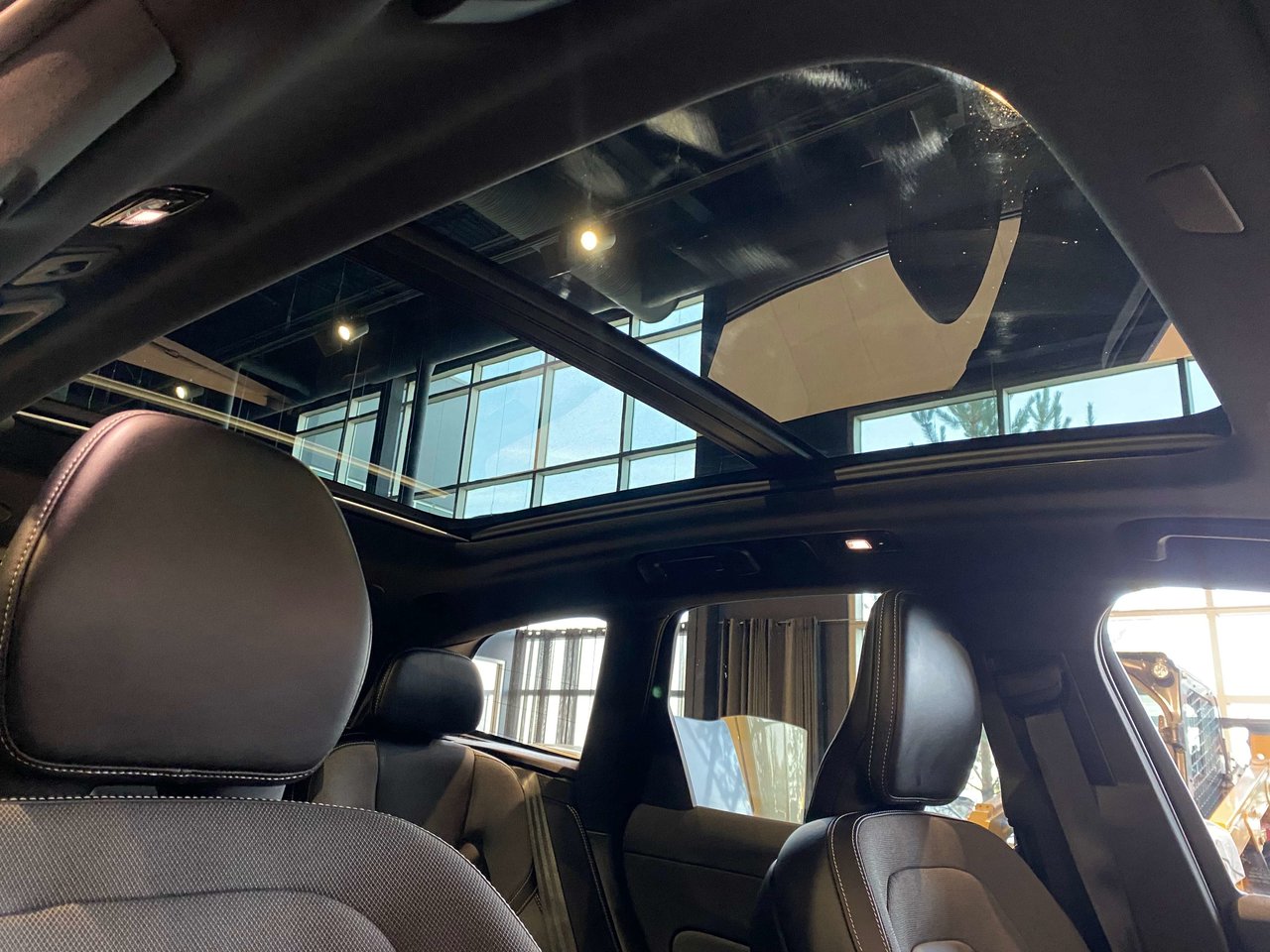 2022 Volvo XC60 B6 AWD R-Design-25