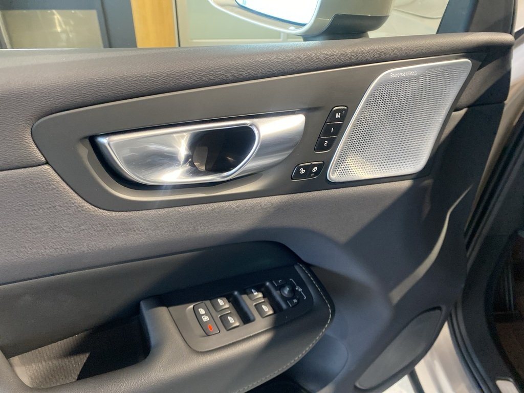 2023 Volvo XC60 B6 AWD Ultimate - Bright-9