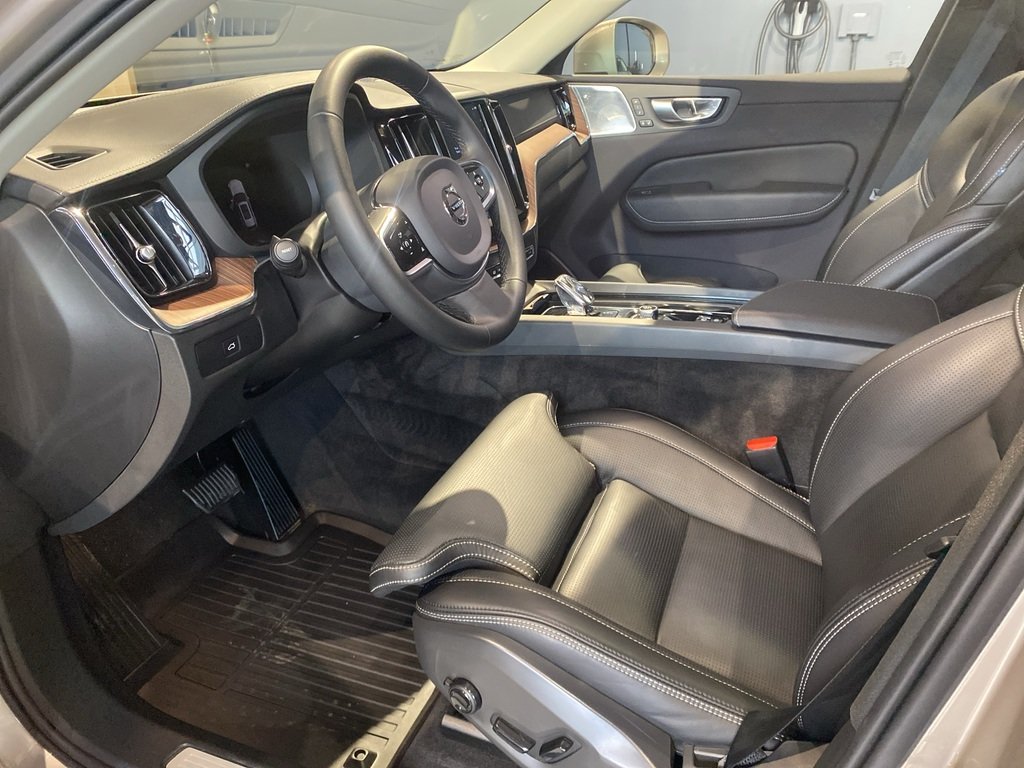 2023 Volvo XC60 B6 AWD Ultimate - Bright-7