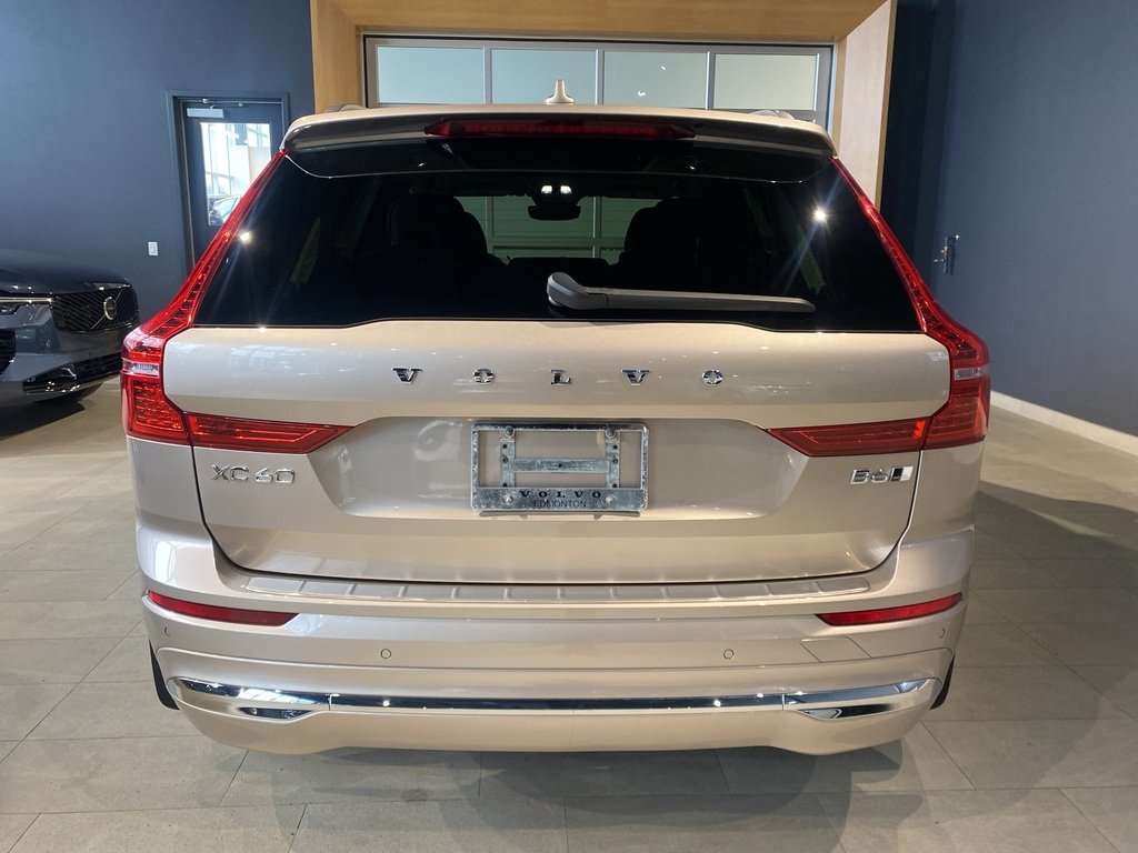 2023 Volvo XC60 B6 AWD Ultimate - Bright-3