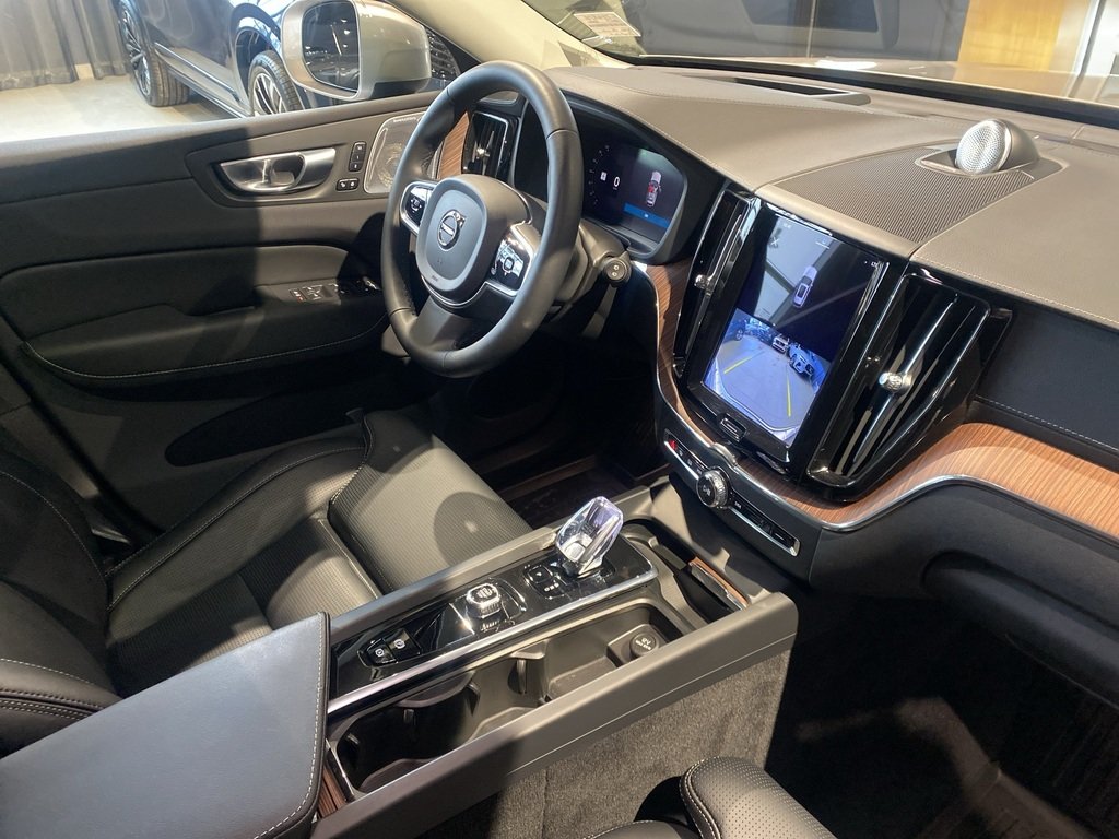 2023 Volvo XC60 B6 AWD Ultimate - Bright-22