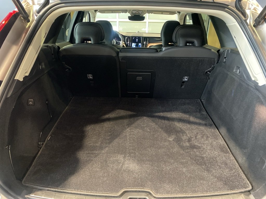 2023 Volvo XC60 B6 AWD Ultimate - Bright-18
